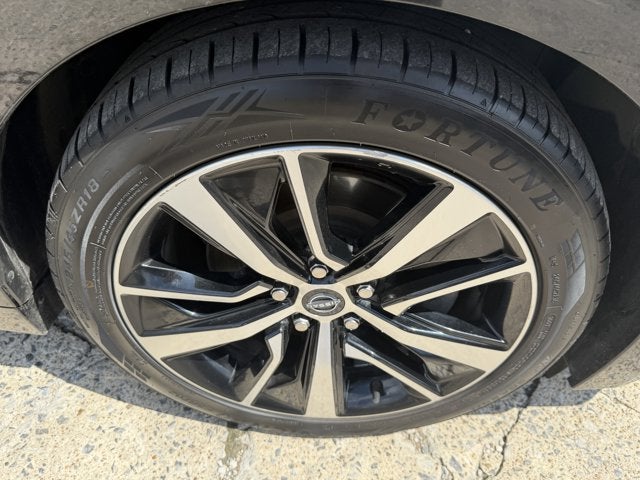 2023 Nissan Maxima — detail view